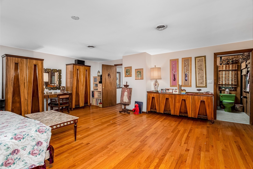 157 Wilshire Dr