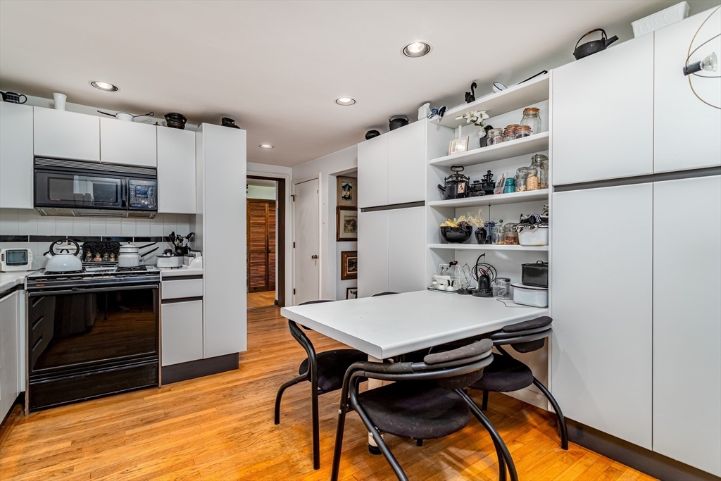 157 Wilshire Dr