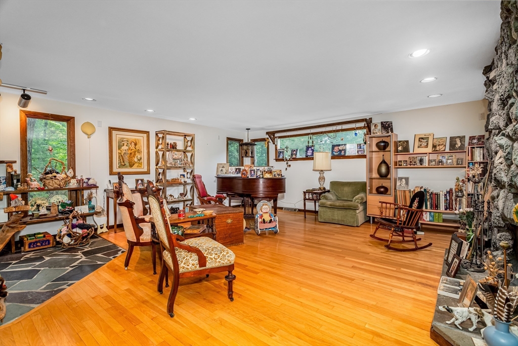 157 Wilshire Dr