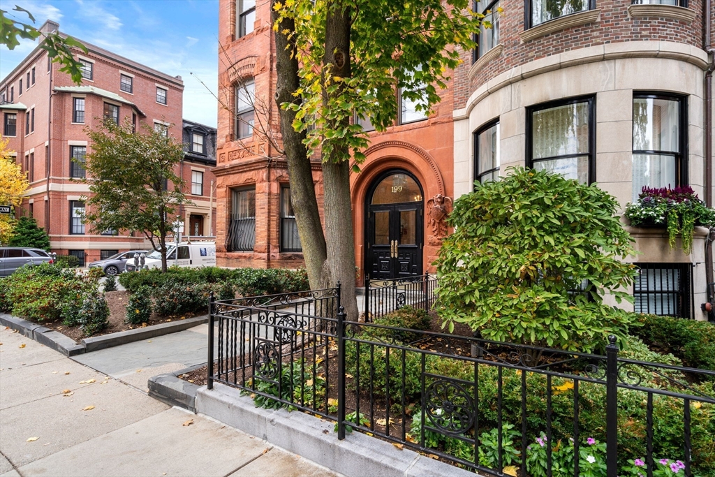 199 Marlborough # 102