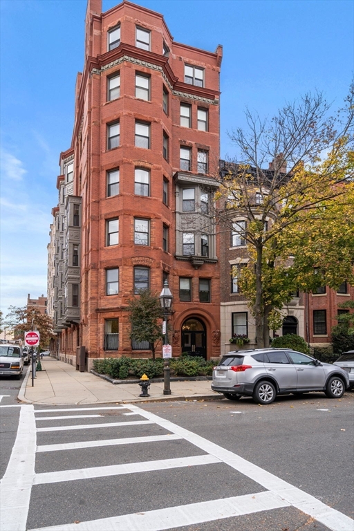 199 Marlborough # 102