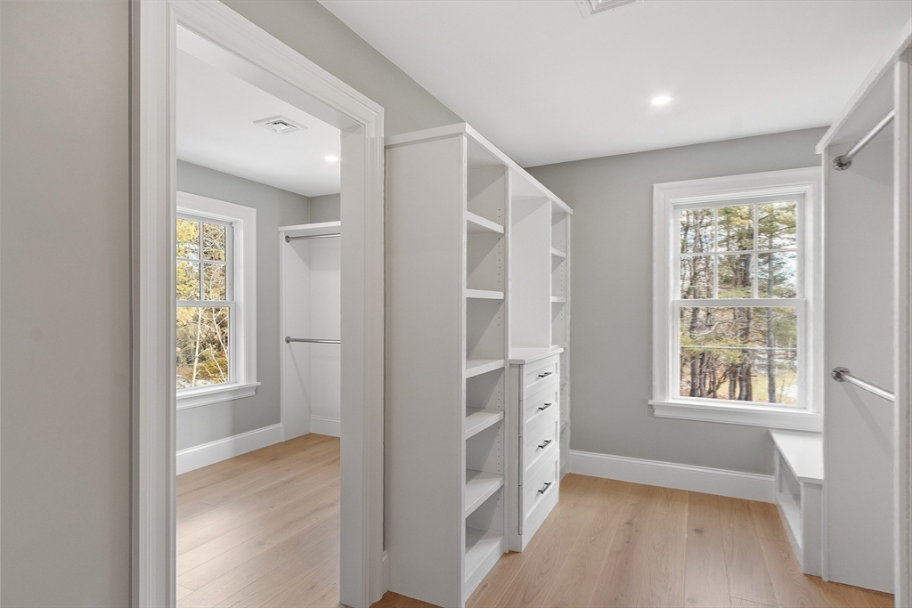 6 Meadowbrook Road