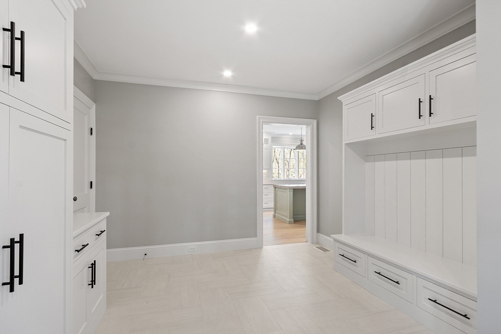 6 Meadowbrook Road