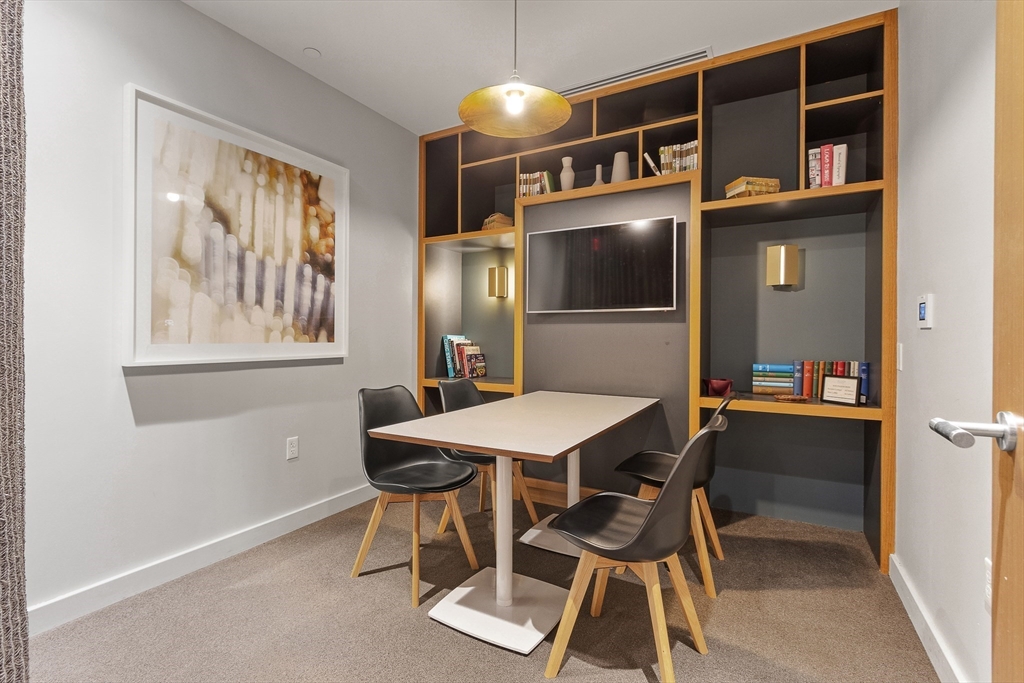 375 Canal St # 709