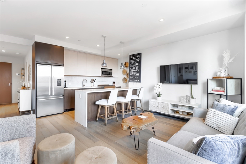 375 Canal St # 709