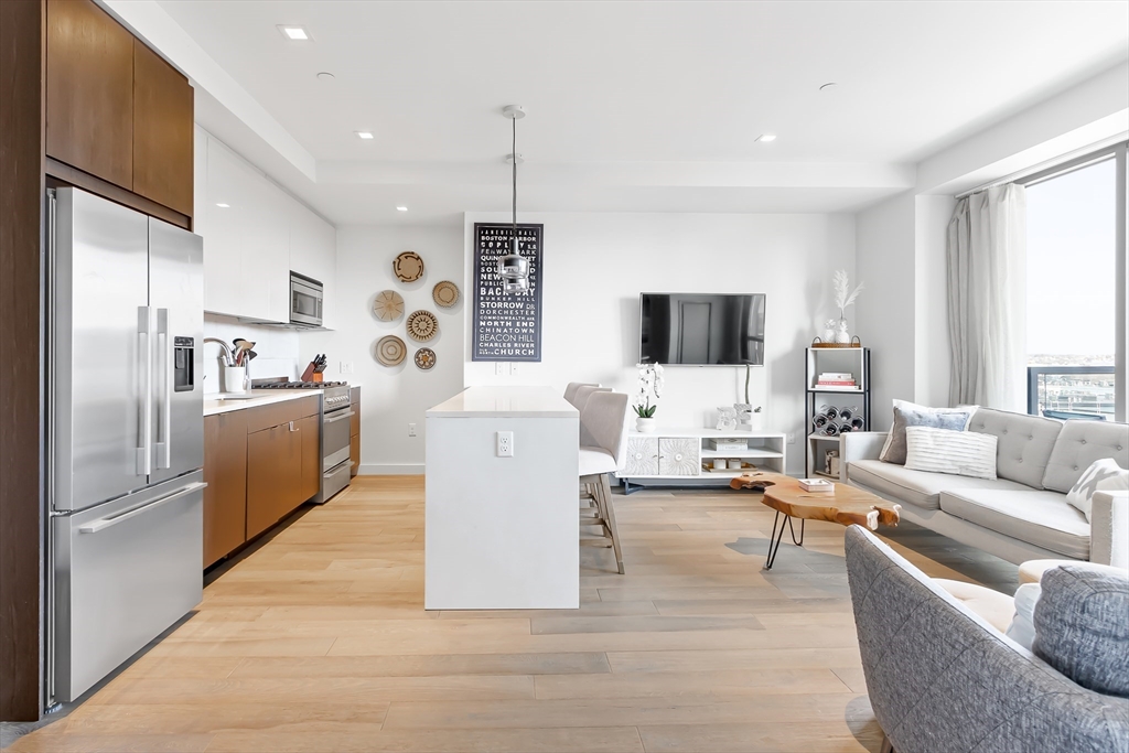 375 Canal St # 709