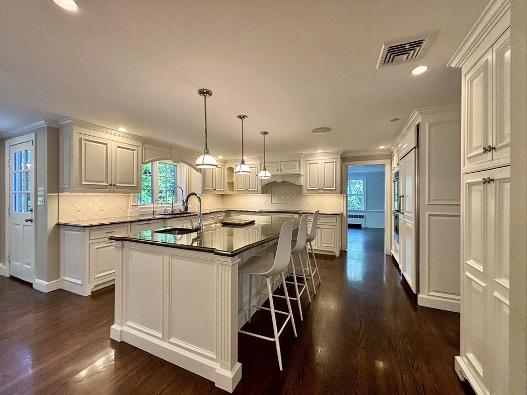 81 Hampshire Rd, Wellesley