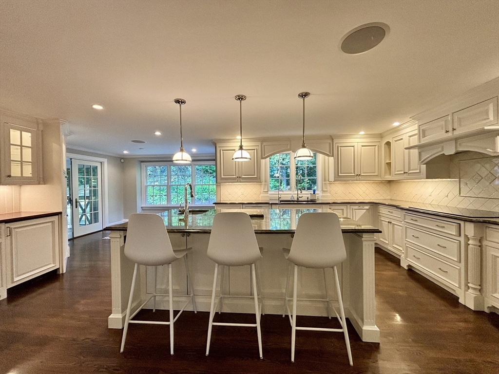 81 Hampshire Rd, Wellesley