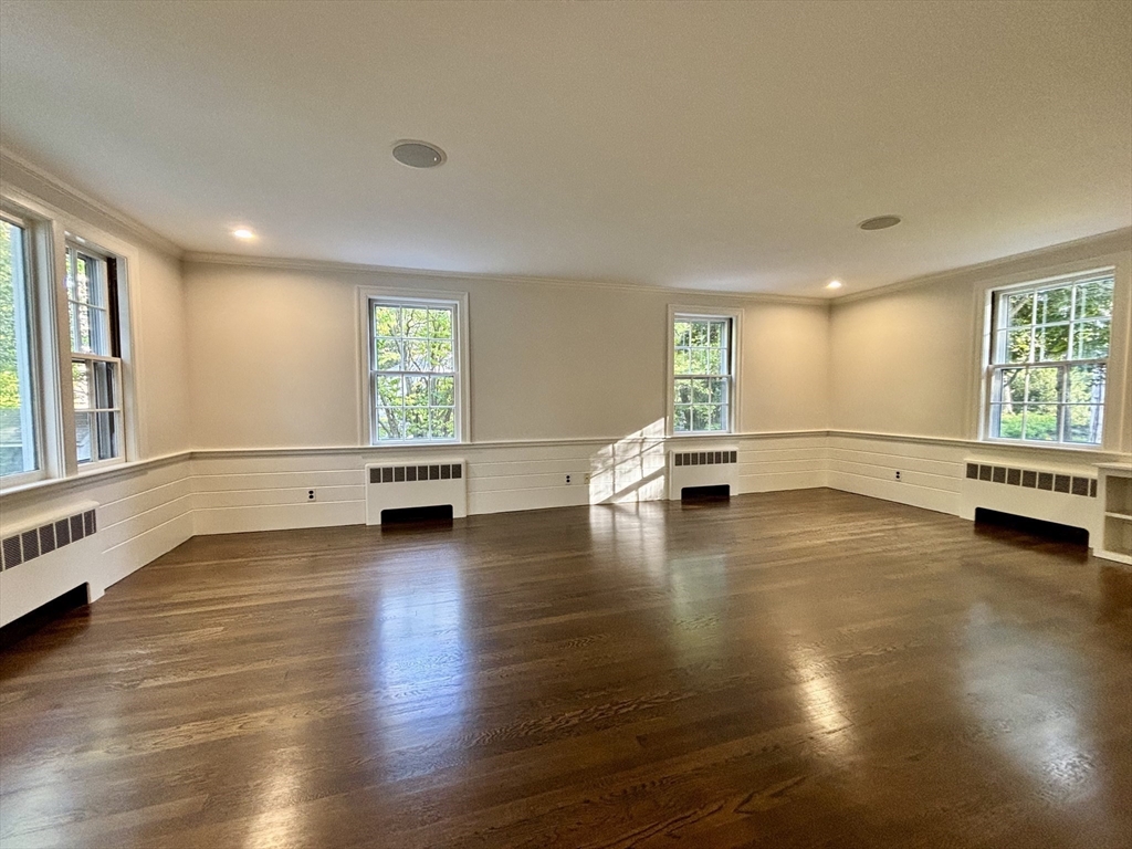 81 Hampshire Rd, Wellesley