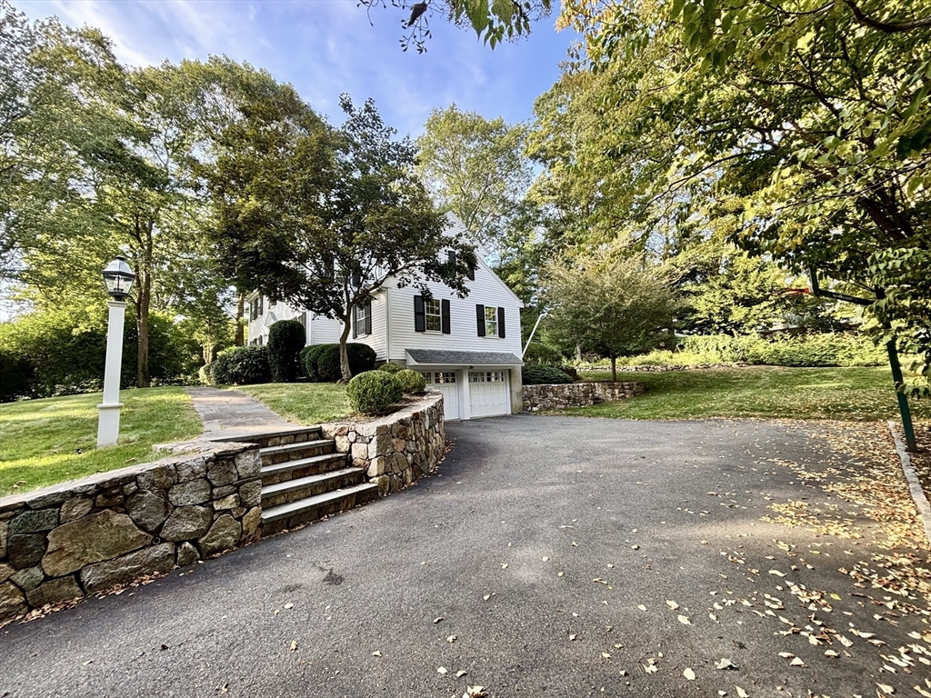 81 Hampshire Rd, Wellesley