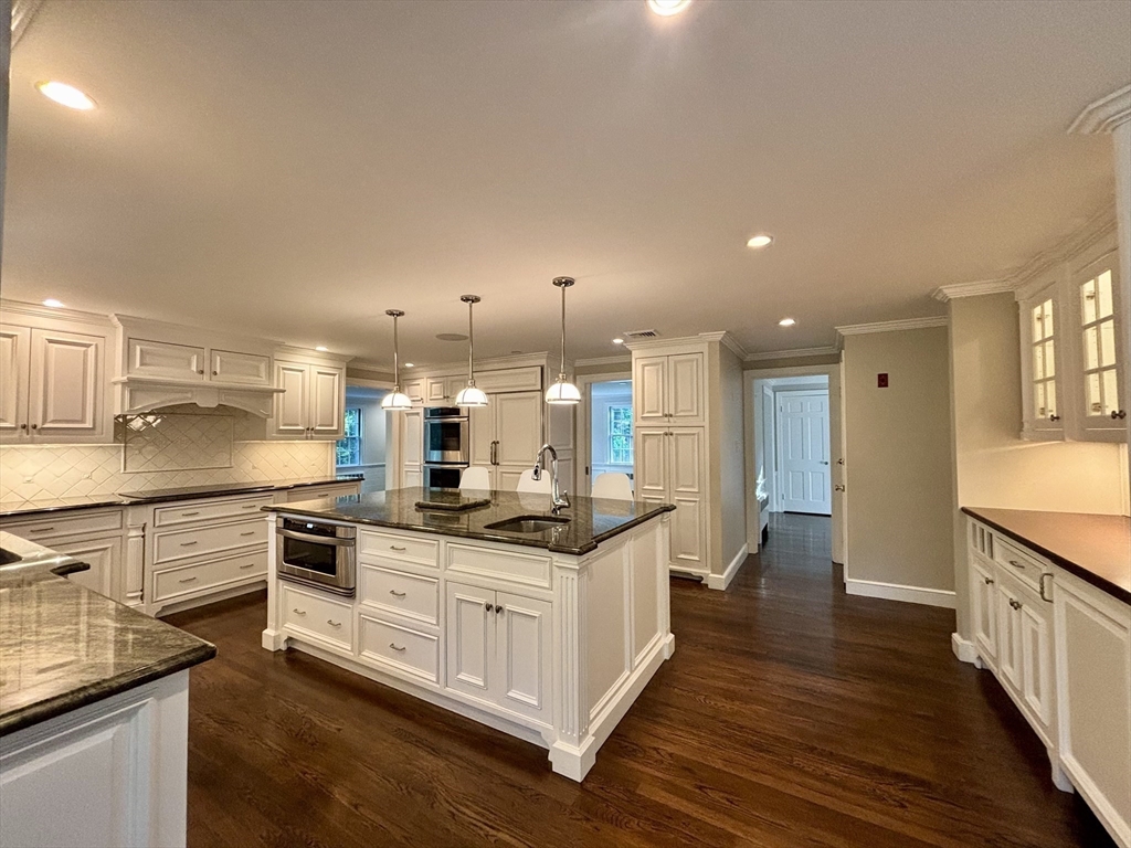 81 Hampshire Rd, Wellesley