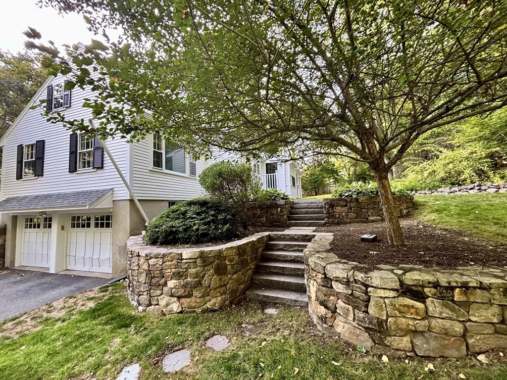 81 Hampshire Rd, Wellesley