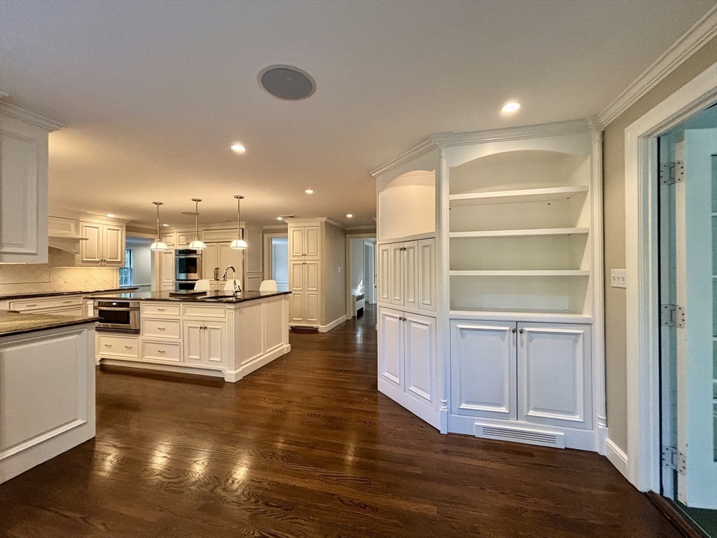 81 Hampshire Rd, Wellesley