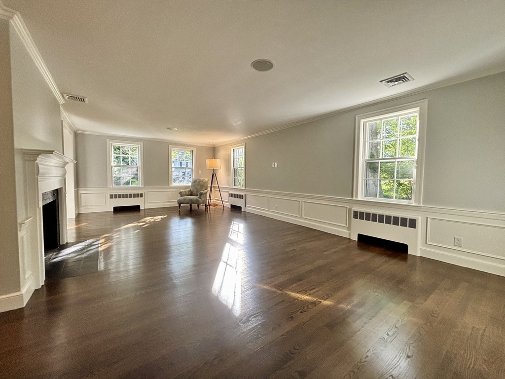 81 Hampshire Rd, Wellesley