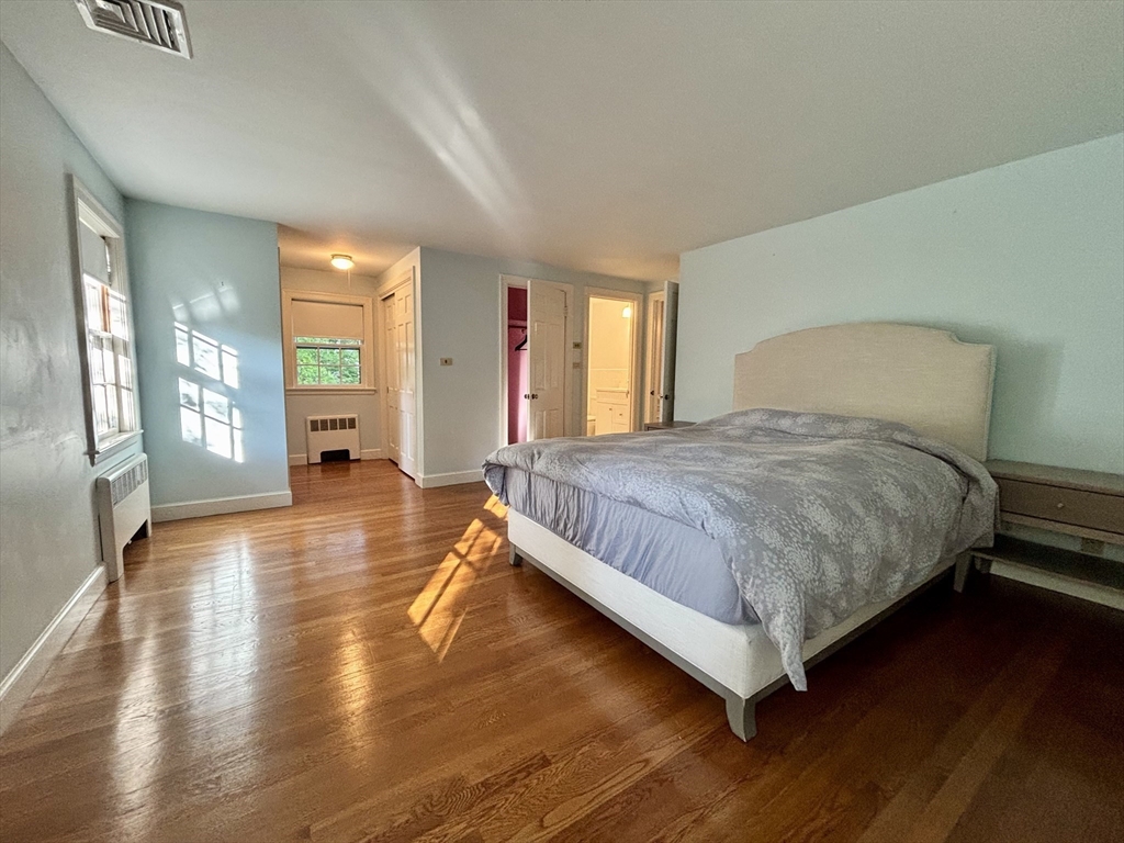 81 Hampshire Rd, Wellesley