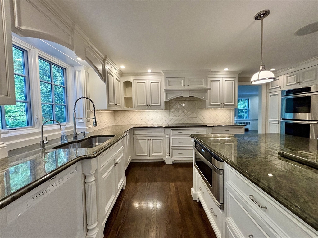 81 Hampshire Rd, Wellesley