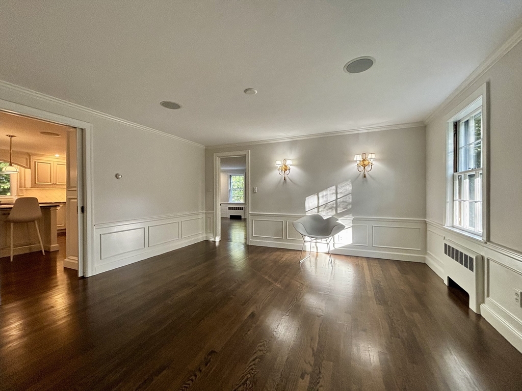 81 Hampshire Rd, Wellesley