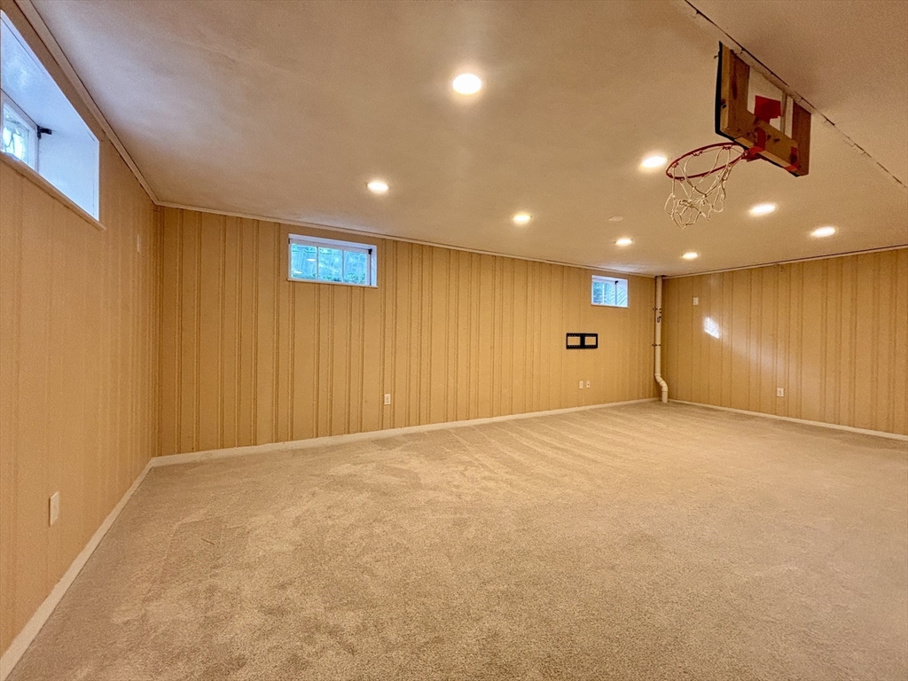 81 Hampshire Rd, Wellesley