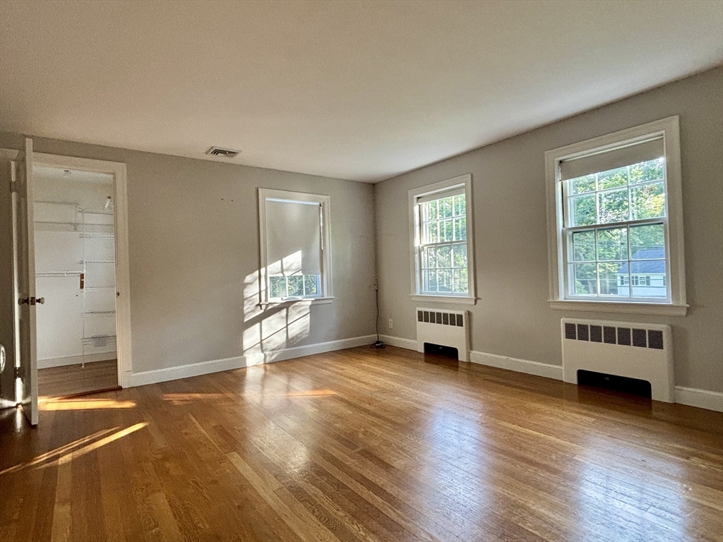 81 Hampshire Rd, Wellesley