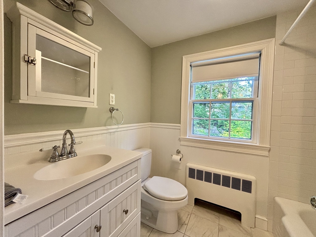 81 Hampshire Rd, Wellesley