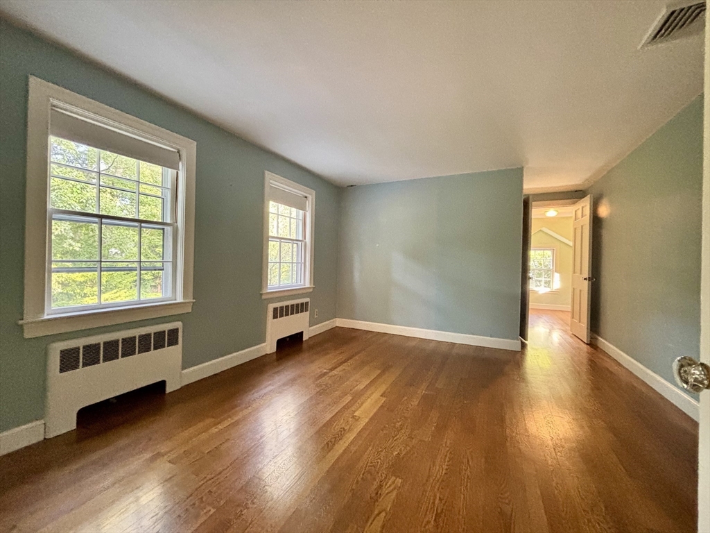 81 Hampshire Rd, Wellesley