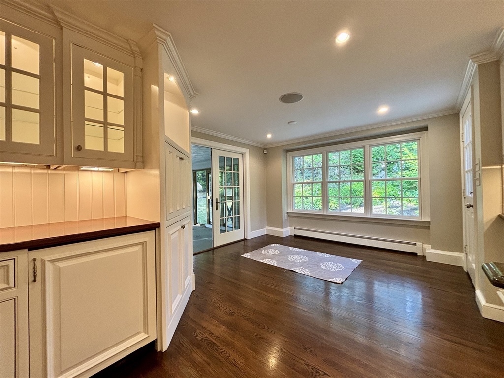 81 Hampshire Rd, Wellesley