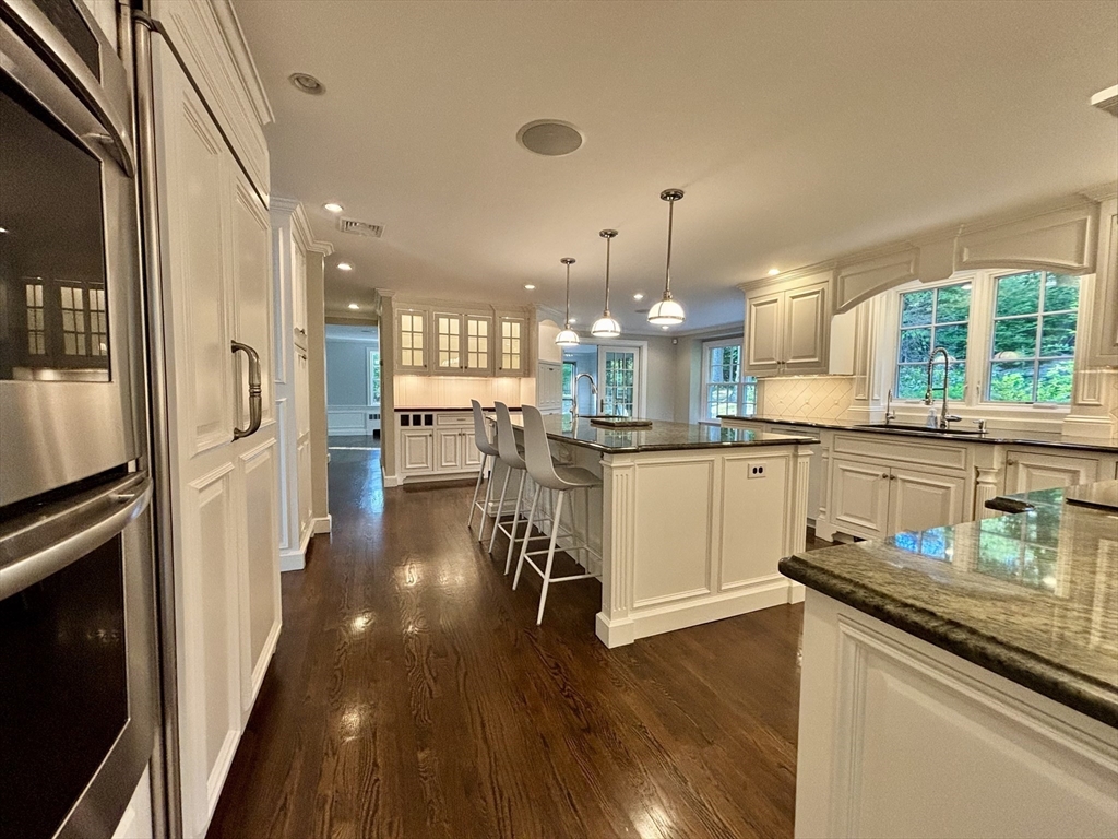 81 Hampshire Rd, Wellesley