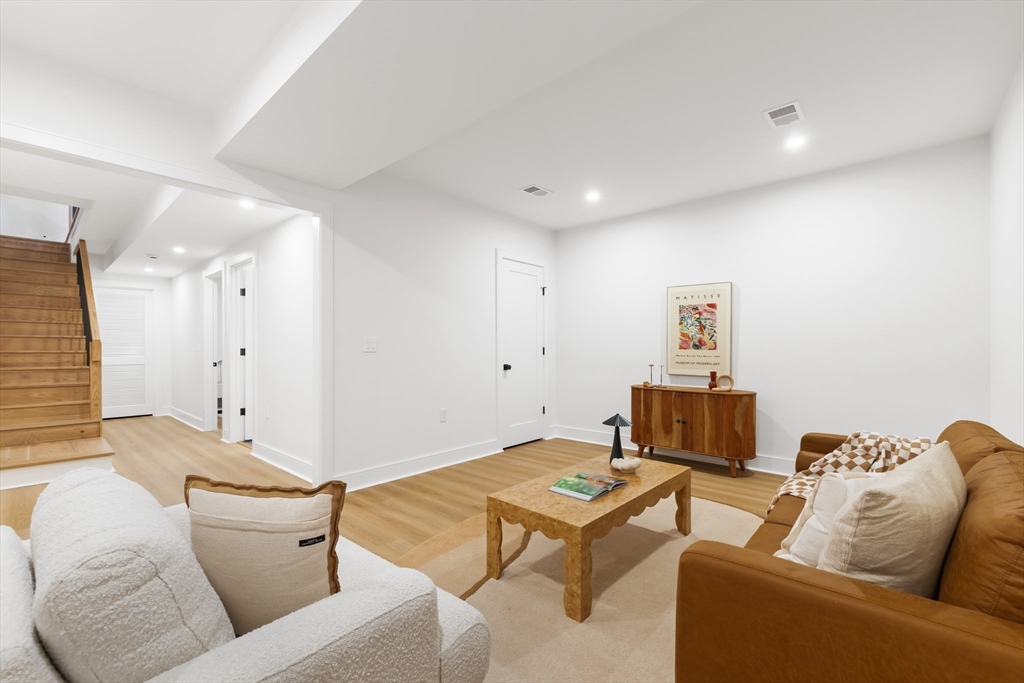 27-29 Indiana Terrace # 29