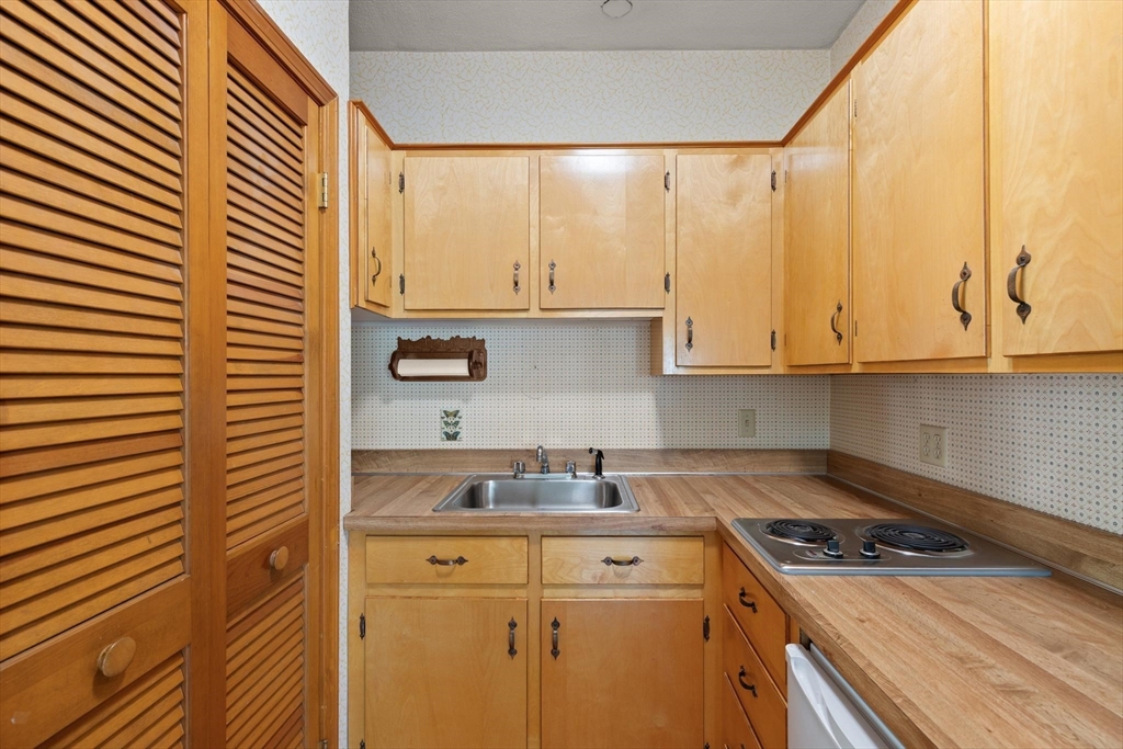 41 Pine Grove Ave