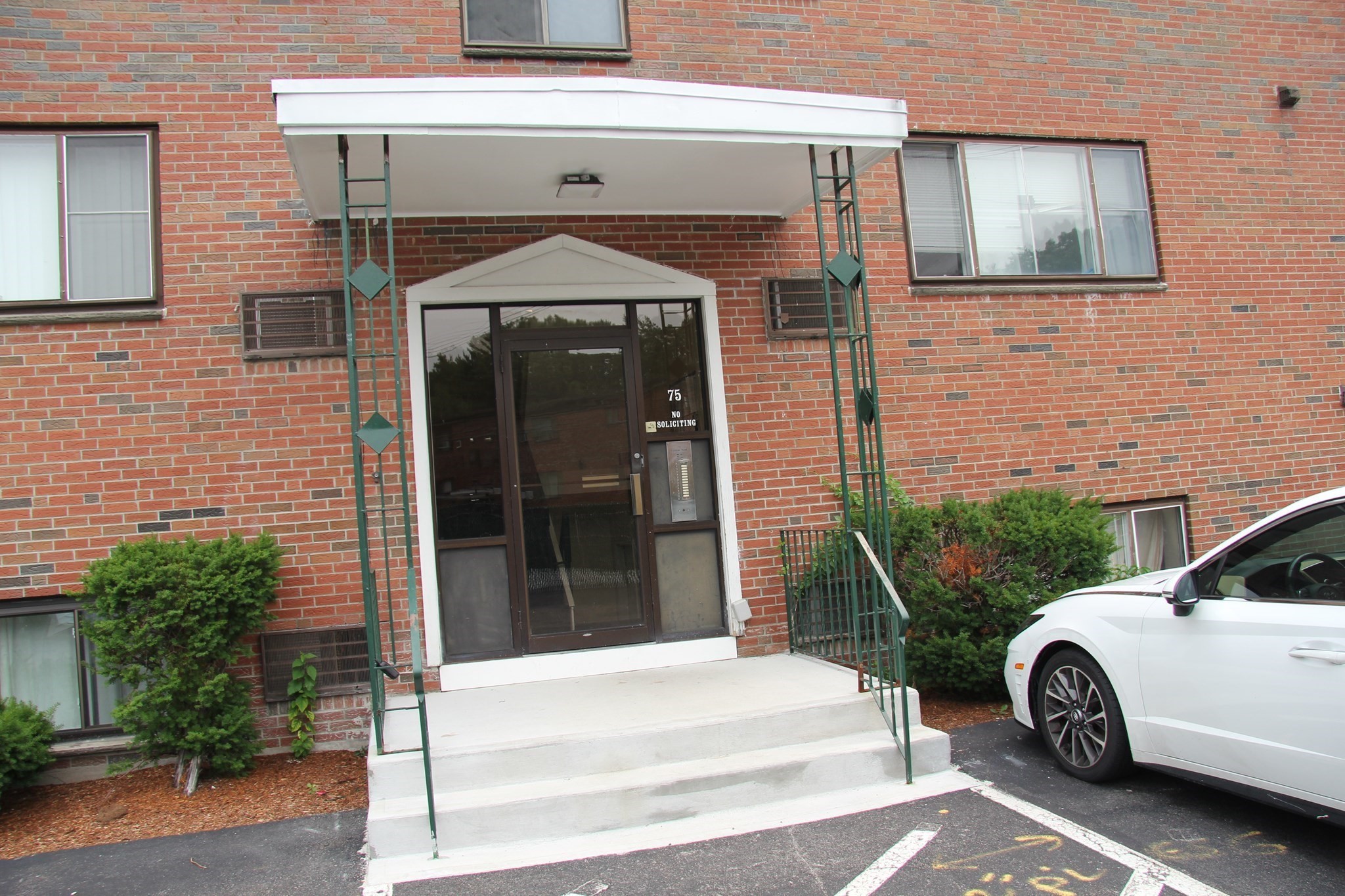 75 Nicholas Rd # G