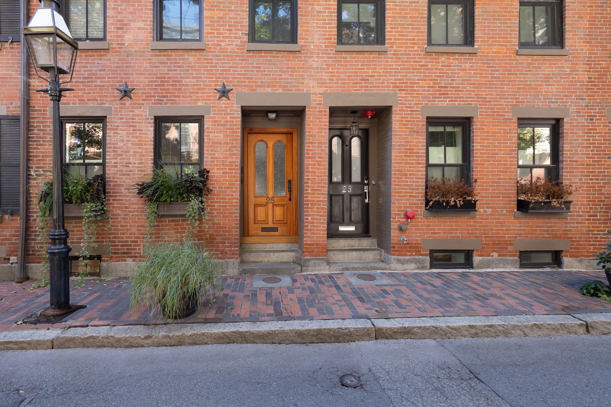 25 Lawrence St # 1