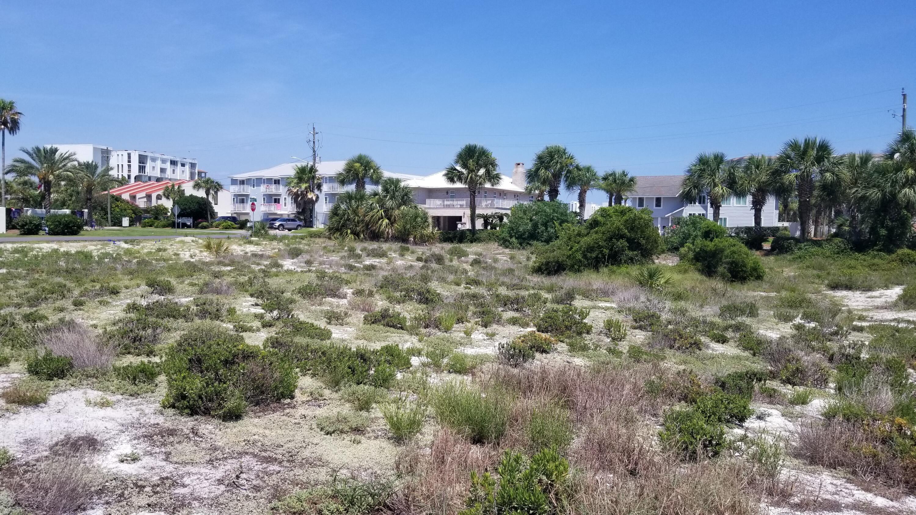 626 Lagoon Drive (Lot 71 Blk E)