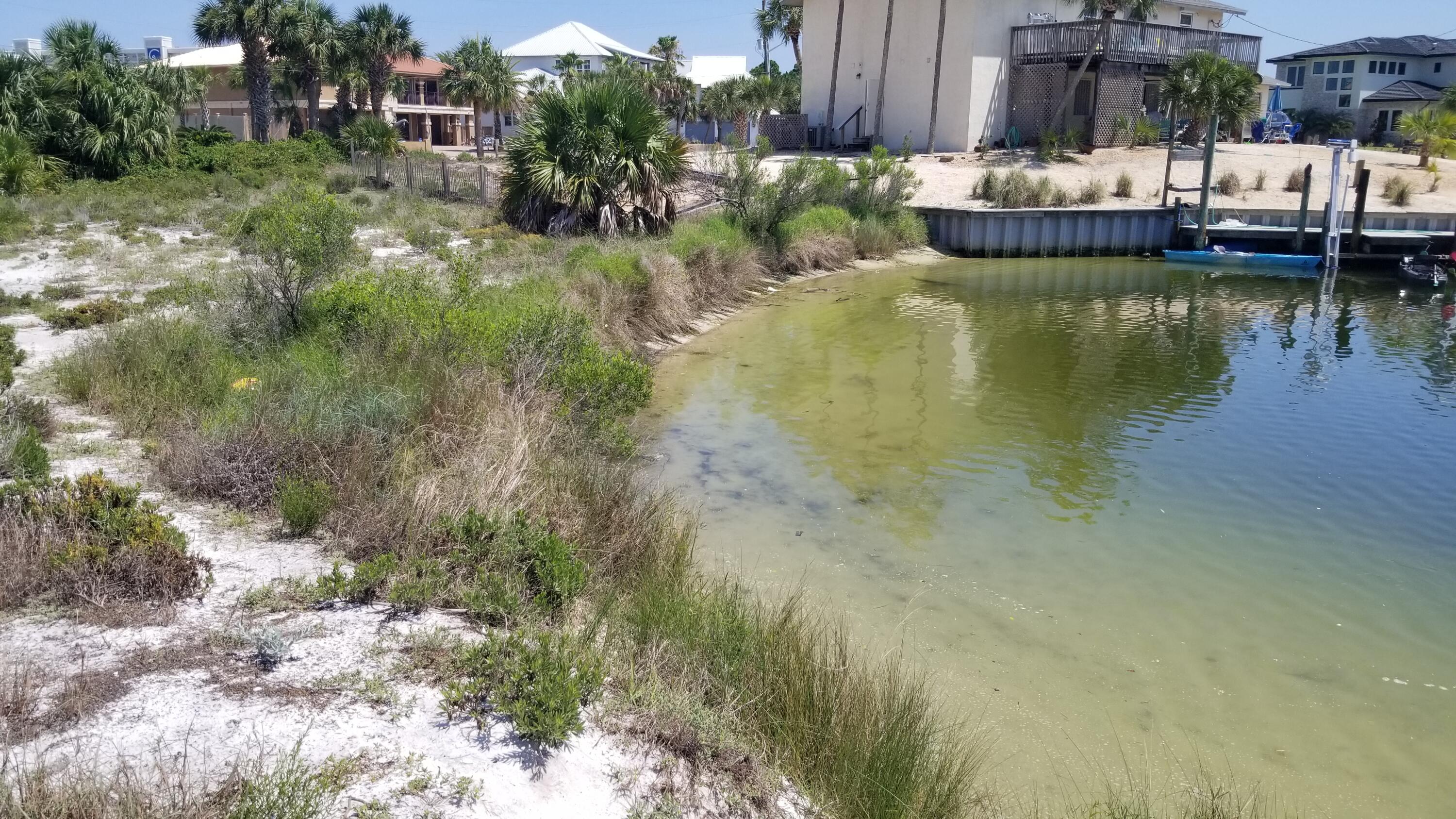 626 Lagoon Drive (Lot 71 Blk E)