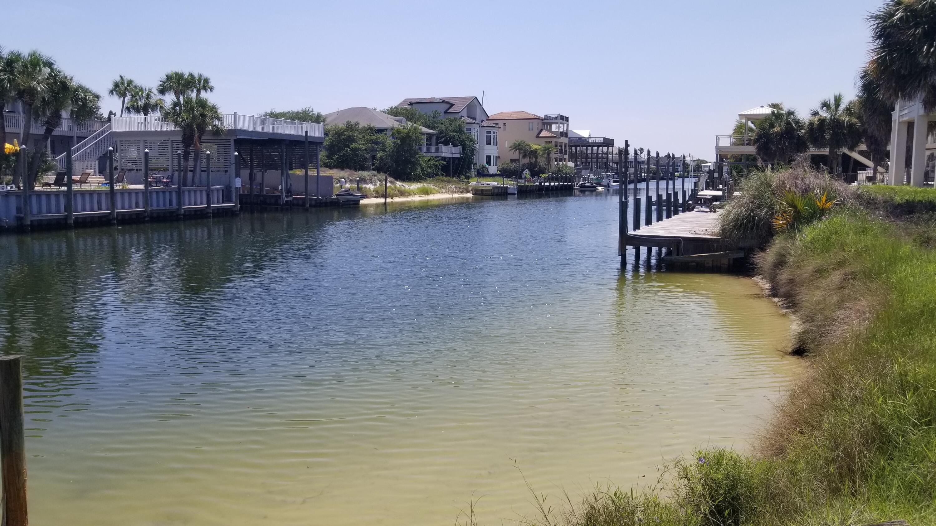 626 Lagoon Drive (Lot 71 Blk E)