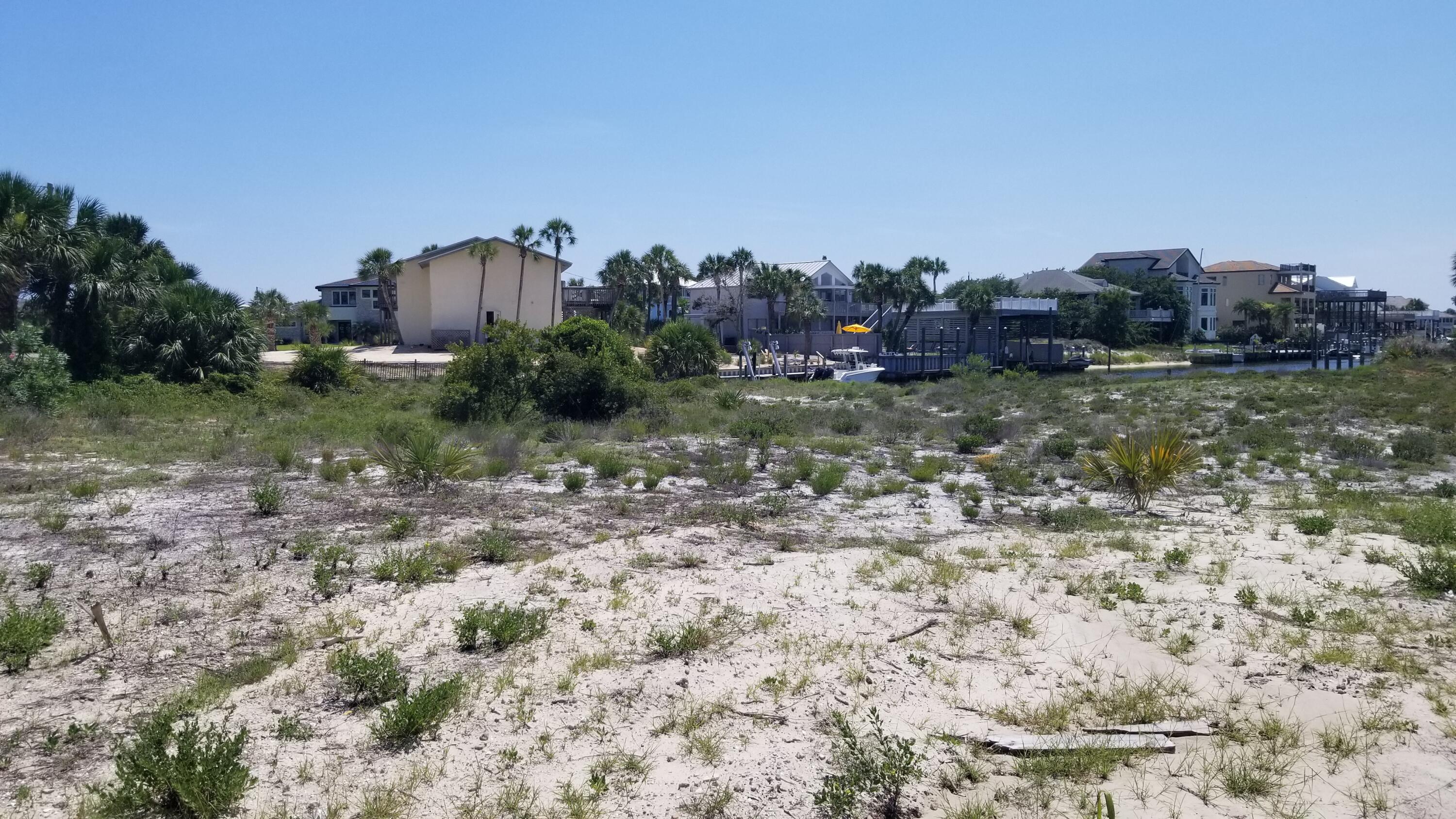 626 Lagoon Drive (Lot 71 Blk E)