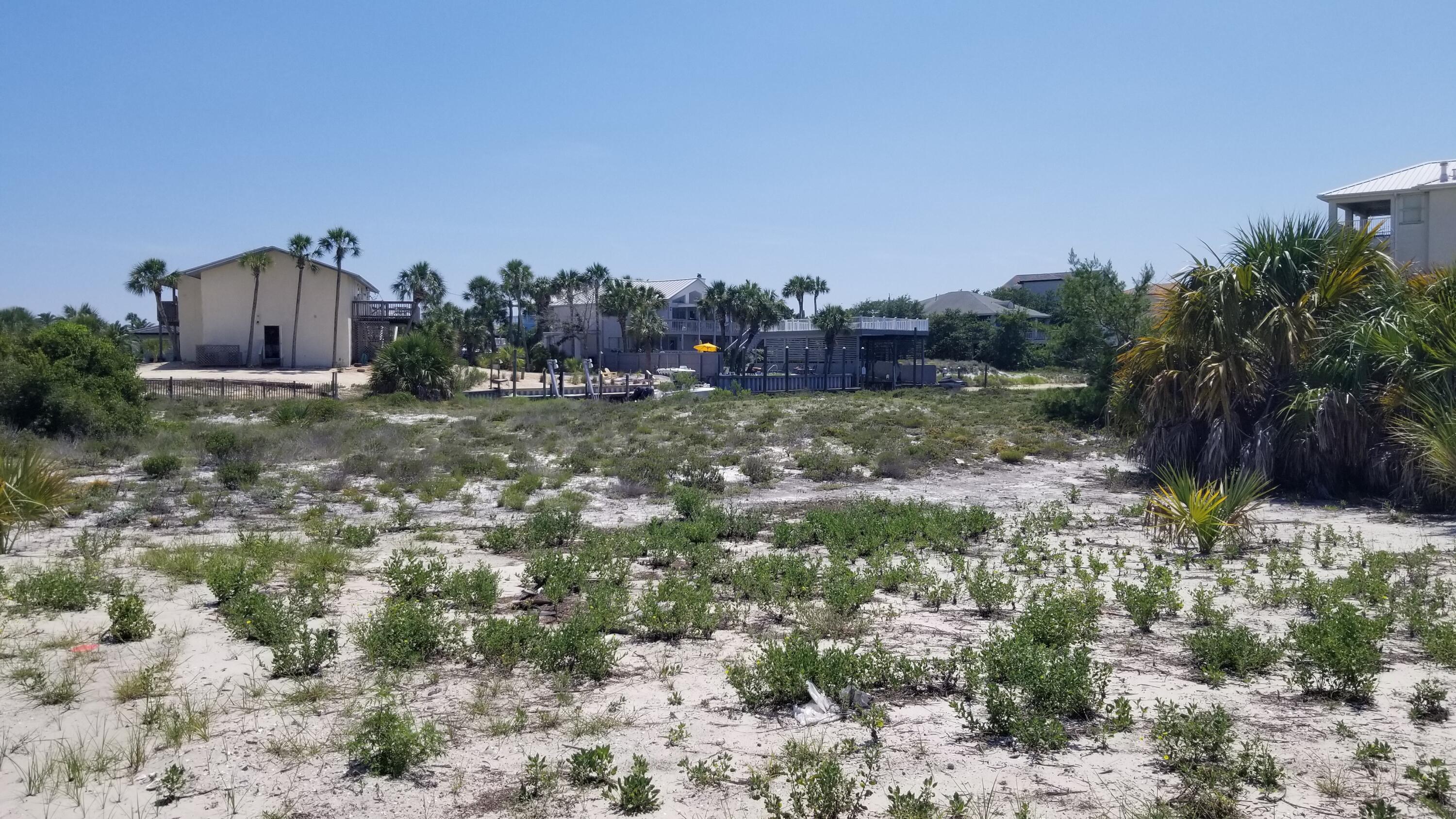 626 Lagoon Drive (Lot 71 Blk E)