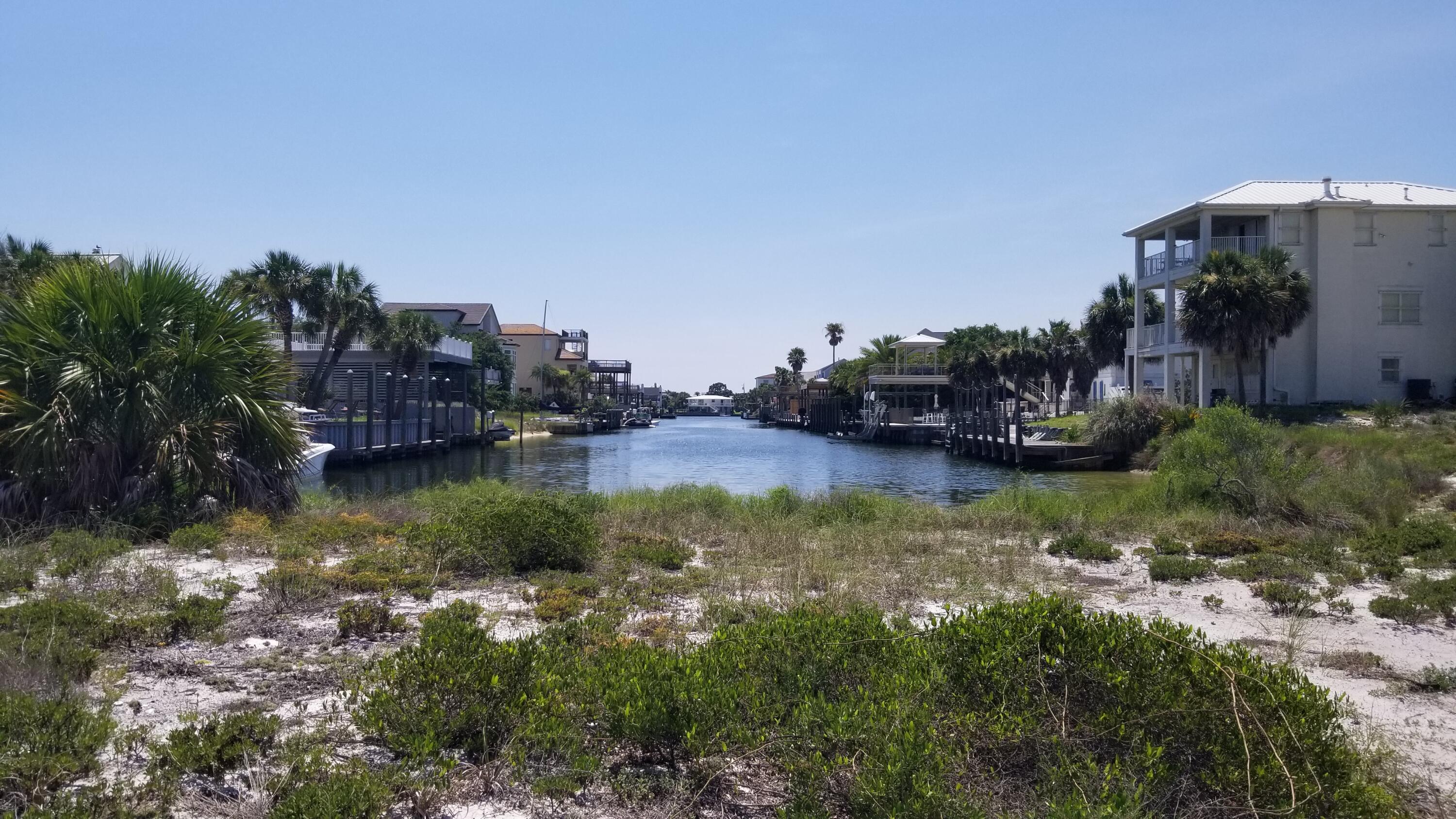 626 Lagoon Drive (Lot 71 Blk E)