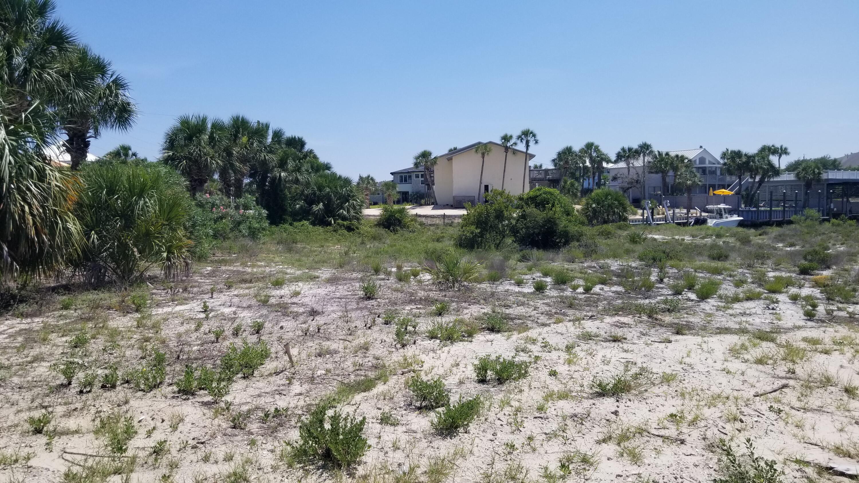 626 Lagoon Drive (Lot 71 Blk E)