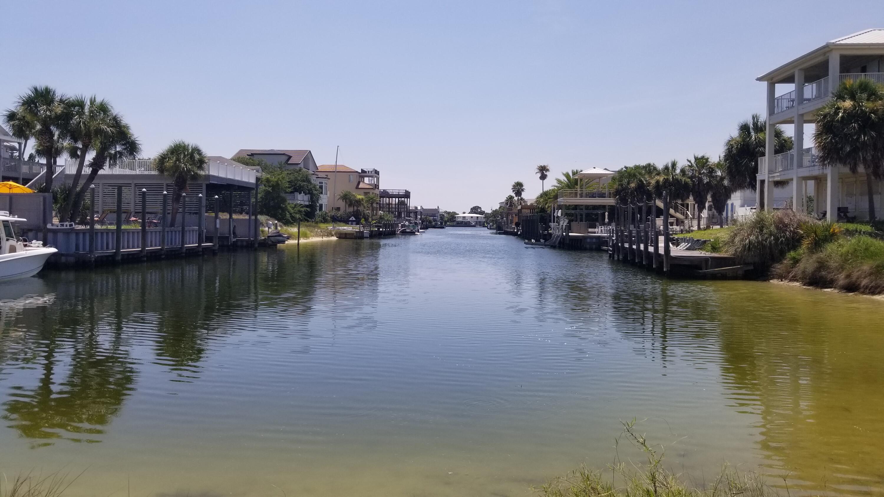 626 Lagoon Drive (Lot 71 Blk E)