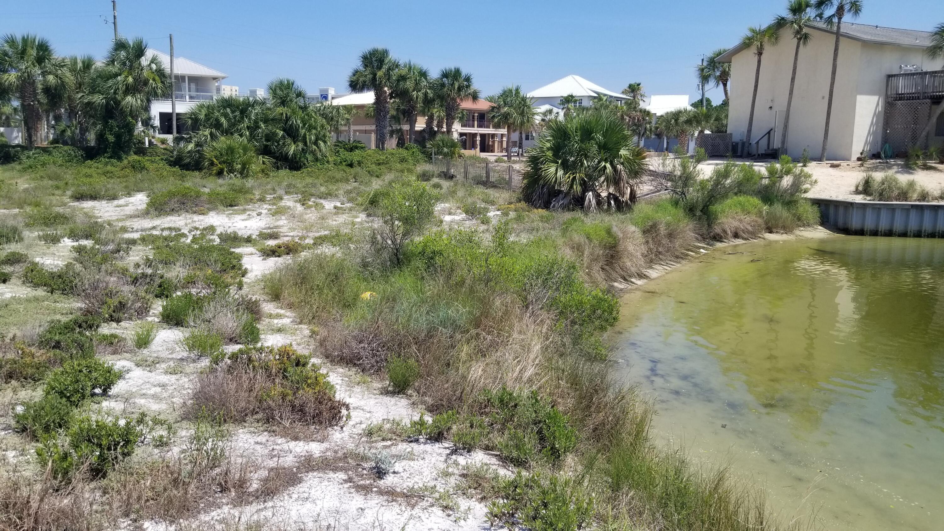 626 Lagoon Drive (Lot 71 Blk E)