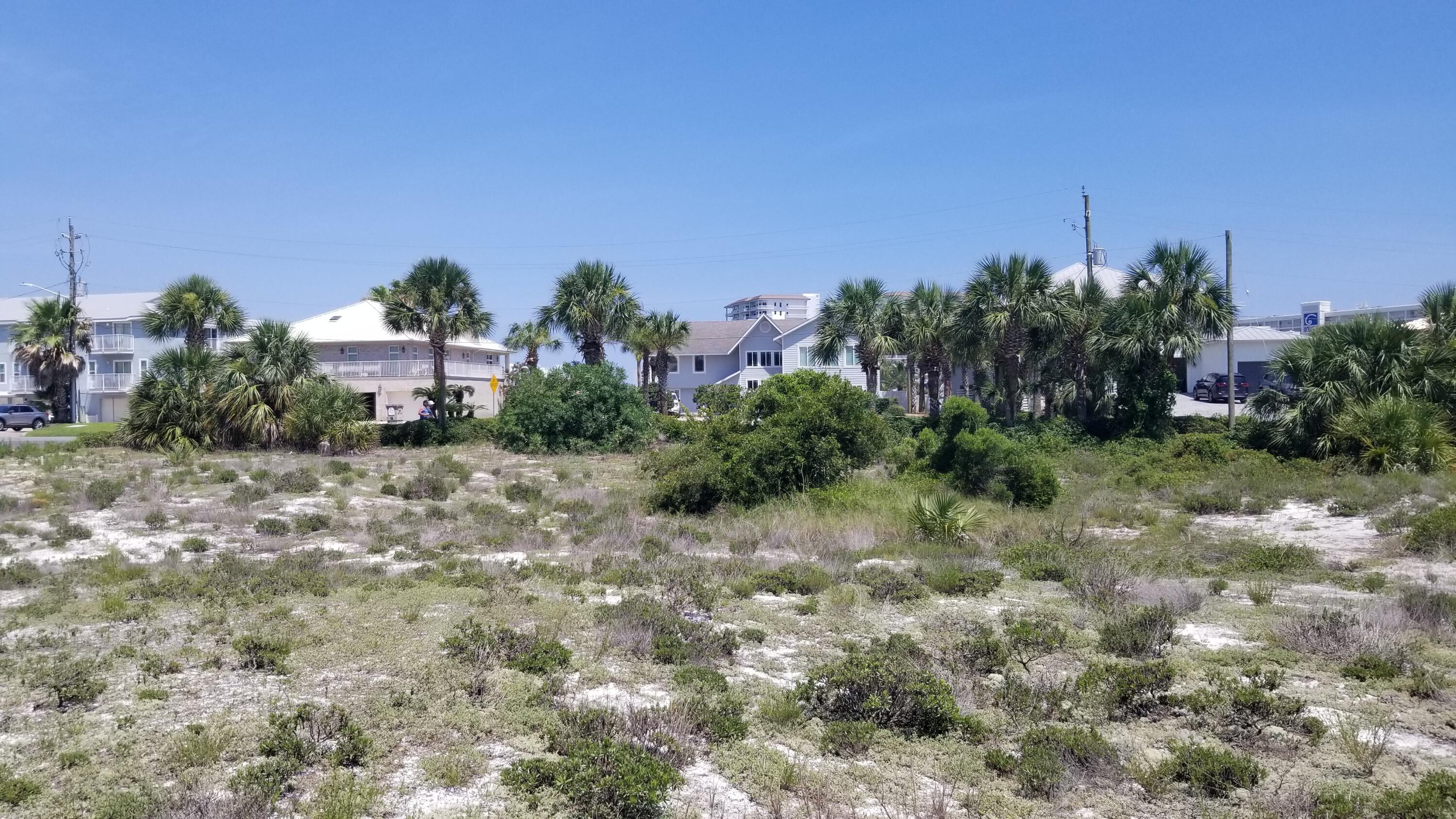 626 Lagoon Drive (Lot 71 Blk E)