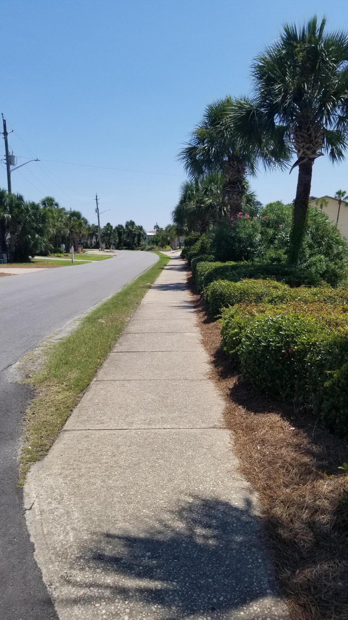 626 Lagoon Drive (Lot 71 Blk E)
