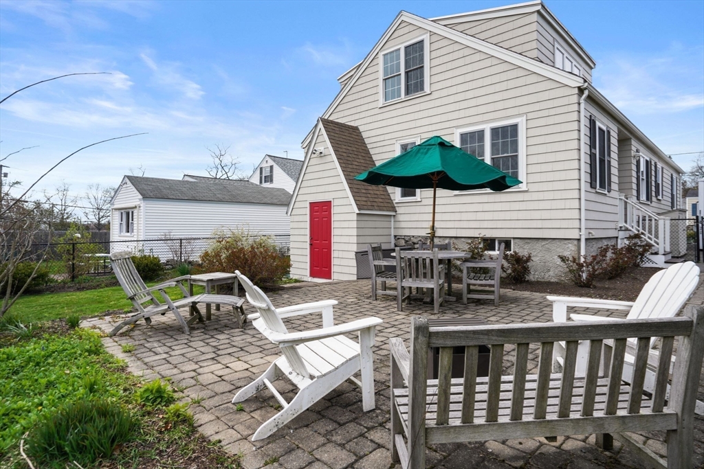20 Dewey St