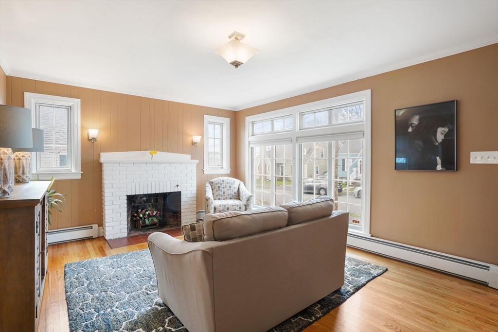 20 Dewey St