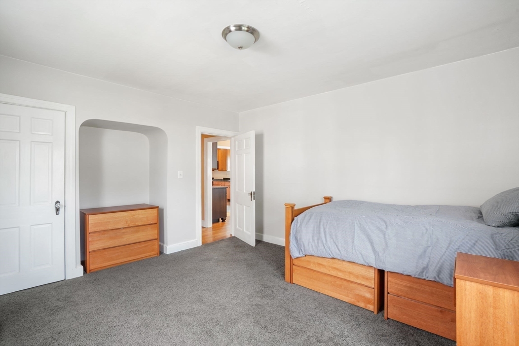 20 Dewey St