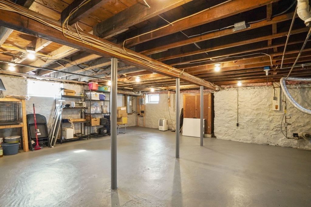 20 Dewey St