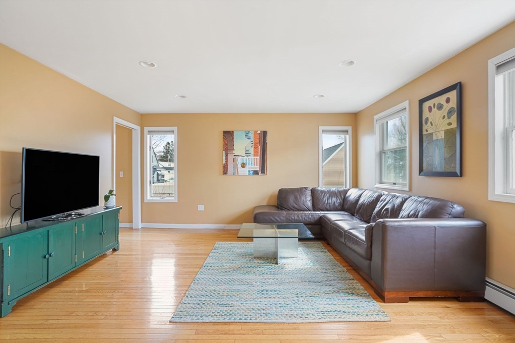 20 Dewey St