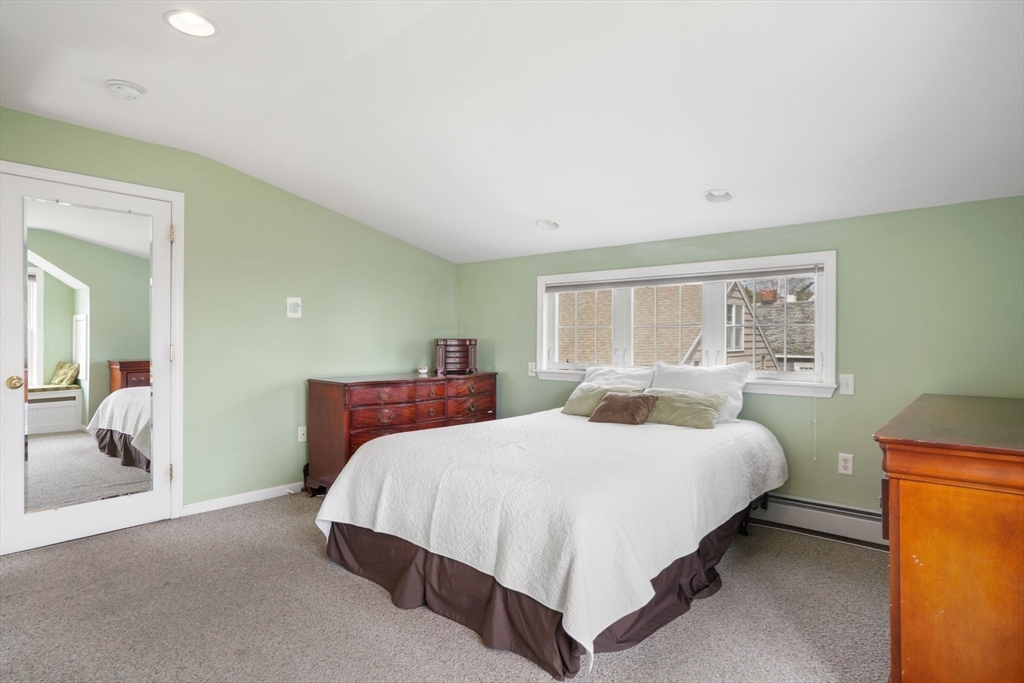20 Dewey St