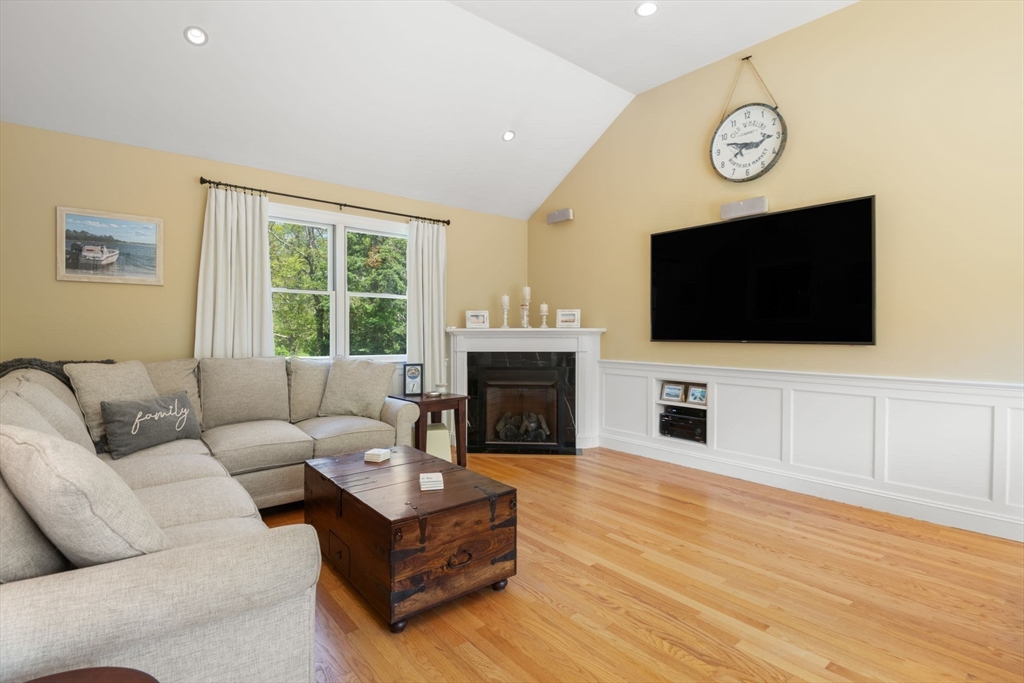 9 Moulton St
