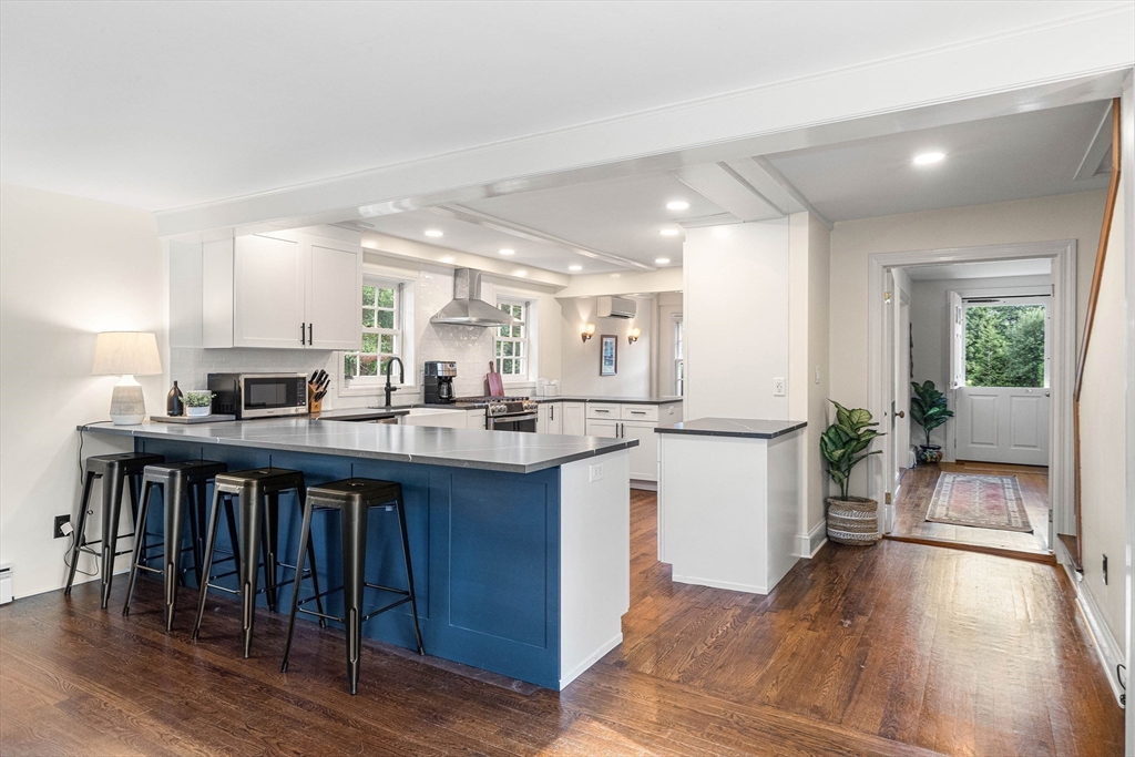 864 Bay Road